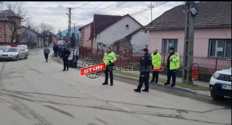 Primii refugiaţi ucraineni au intrat în ţară pe la Sighetu Marmaţiei. Sunt coloane de maşini, dar şi zeci de oameni care vin pe jos   752647