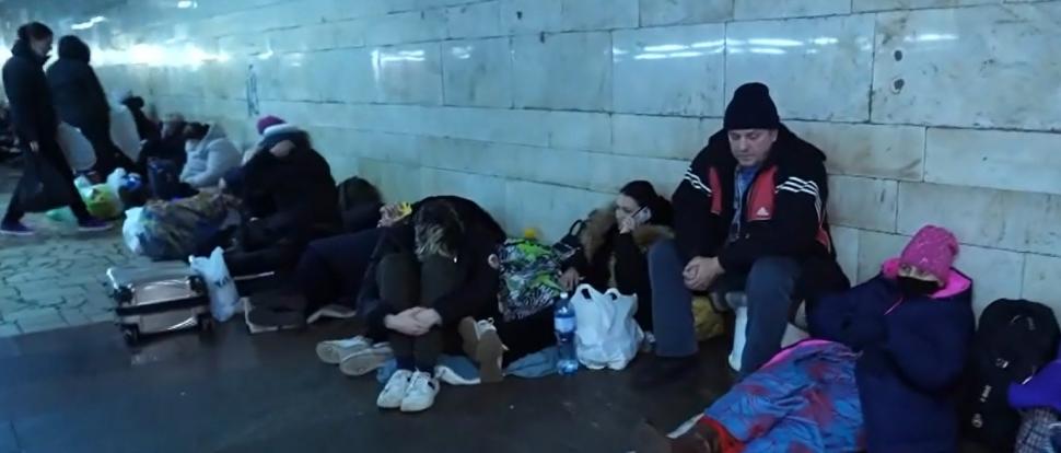 Echipa Antena 3, în adăposturile antibombardament de la Kiev. Imagini emoţionante cu oamenii care s-au refugiat la metrou 752890