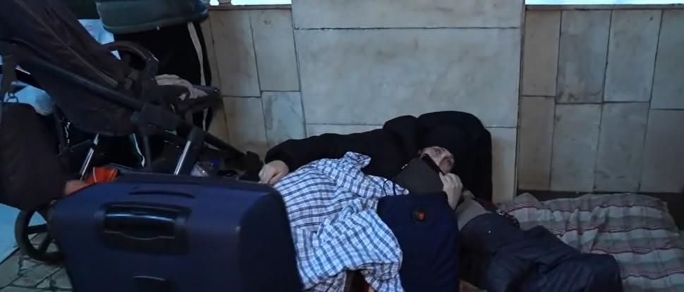 Echipa Antena 3, în adăposturile antibombardament de la Kiev. Imagini emoţionante cu oamenii care s-au refugiat la metrou 752891