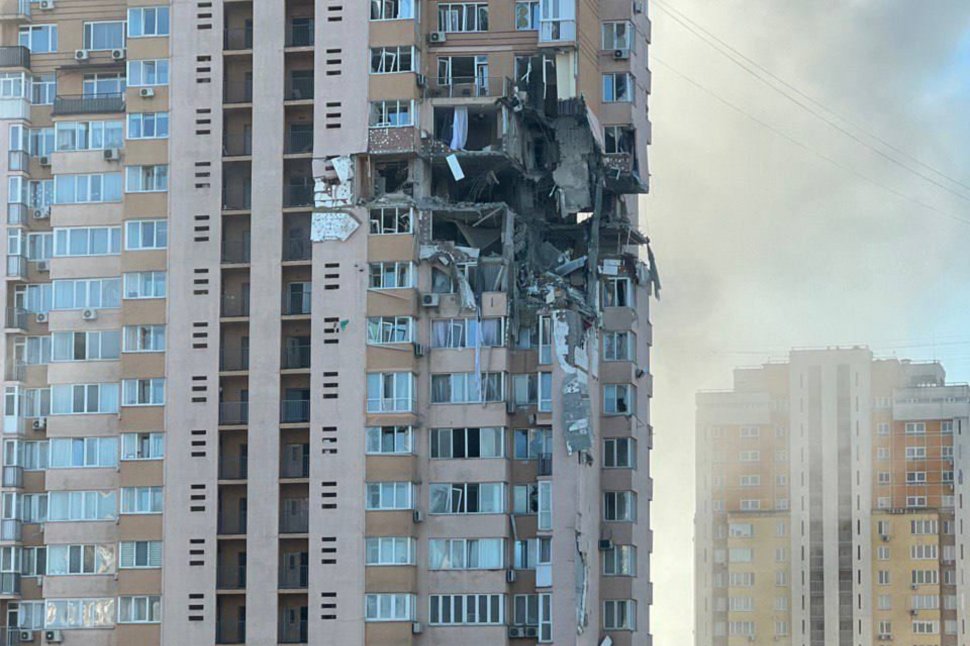 Adevărata țintă a rușilor: Racheta care a lovit un bloc de locuințe ar fi trebuit să lovească aeroportul din Kiev