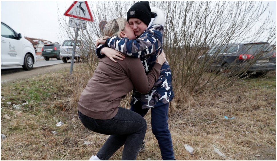 Povestea emoționantă a mamei care a trecut granița Ucrainei alături de copiii unui străin