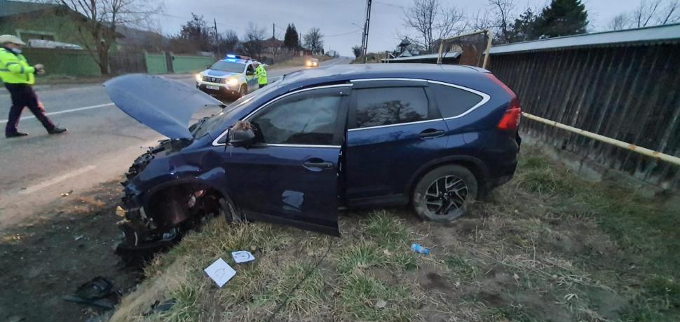 O mașină înmatriculată în Ucraina, care transporta refugiați, accident rutier pe o șosea din Neamț 753080