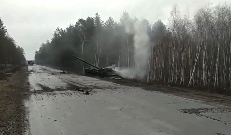 Tanc rusesc oprit de "distrugătorul de tancuri" | Ministerul Apărării din Ucraina: "Asta îi aşteaptă pe toţi ruşii care vin pe pământul nostru"