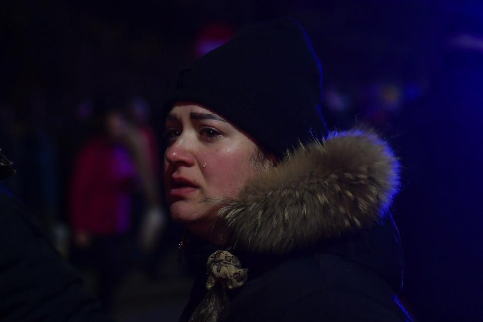 Mii de refugiați ucraineni își găsesc alinarea după ce intră în România. Au stat în picioare peste 24 de ore la graniță 753239