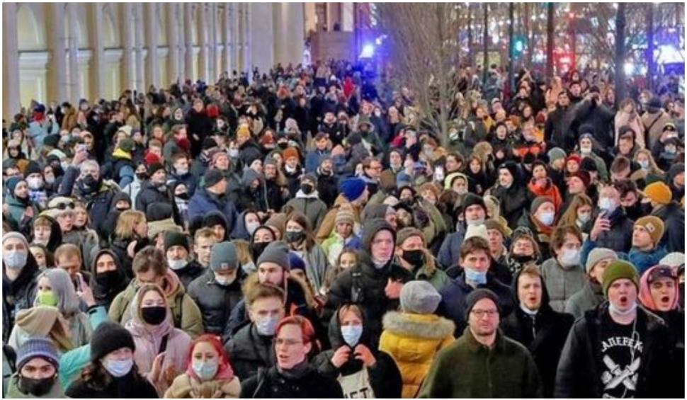 Proteste masive în toată lumea, inclusiv la Bucureşti. Românii cer recâștigarea drepturilor pierdute în ultimii doi ani şi încetarea războiului în Ucraina 753286