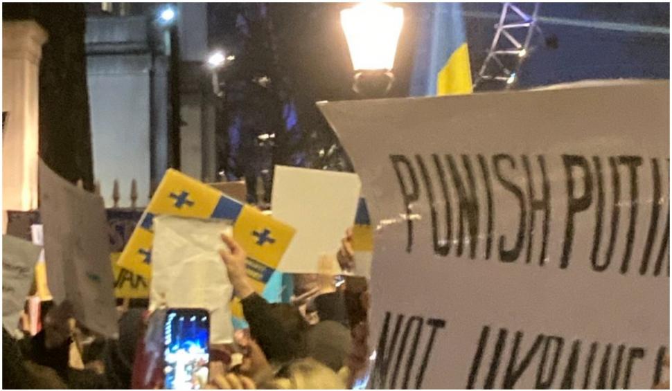 Proteste masive în toată lumea, inclusiv la Bucureşti. Românii cer recâștigarea drepturilor pierdute în ultimii doi ani şi încetarea războiului în Ucraina 753288