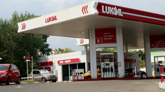 Controale ANPC în zeci de benzinării Lukoil. Au fost date amenzi de 600.000 lei