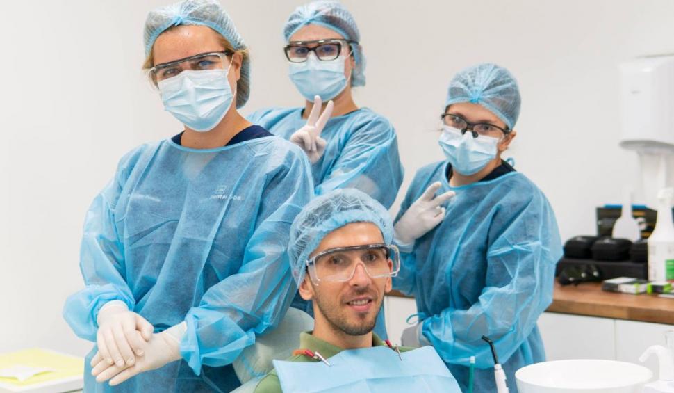 Unul dintre cele mai mari lanțuri de clinici dentare din România pune la dispoziție refugiaților din Ucraina tratamente dentare de urgență gratuite 753634