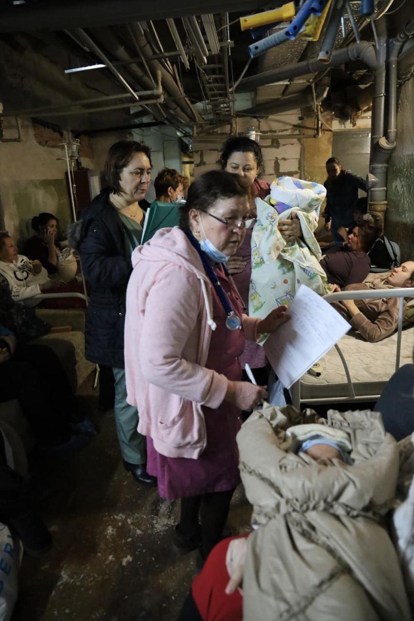 Copii români nou-născuți din mame surogat ucrainene nu mai au provizii, în buncărul unde se ascund 753865