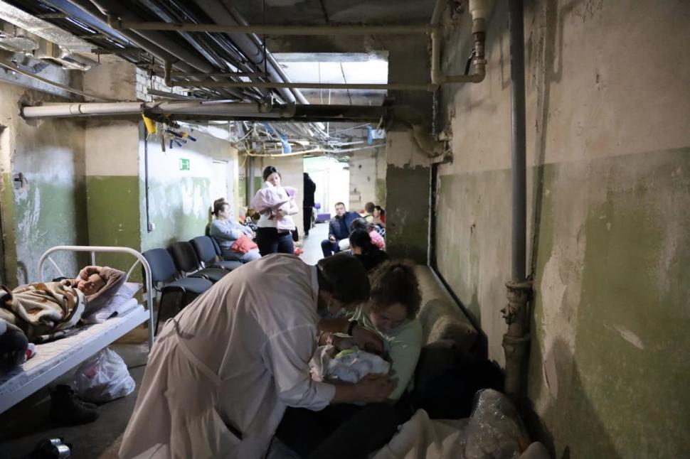 Copii români nou-născuți din mame surogat ucrainene nu mai au provizii, în buncărul unde se ascund 753868