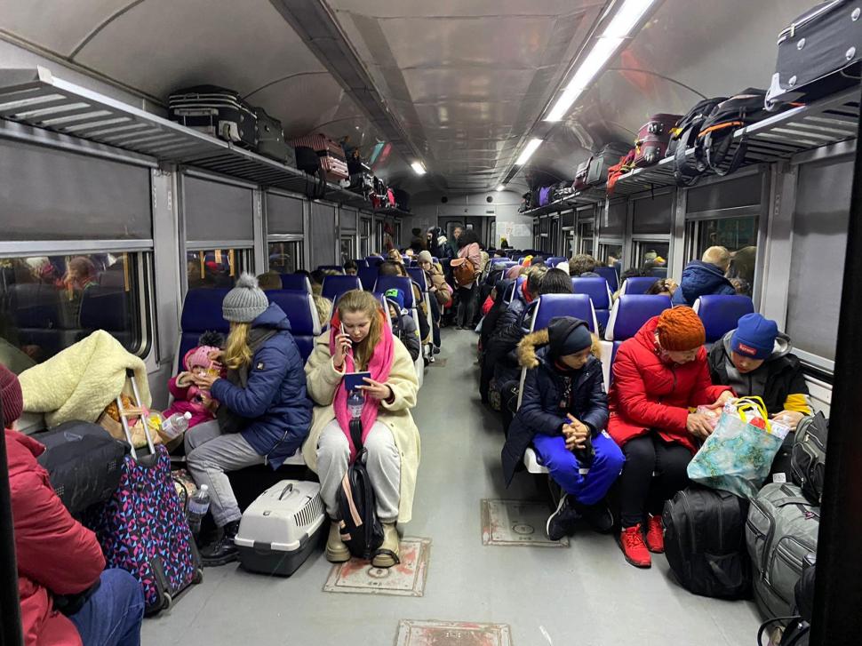 Război în Ucraina. Un loc în tren, înseamnă un loc la viaţă | În Lvov lupta pentru supraviețuire se duce peste tot 753985