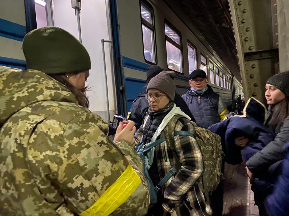 Război în Ucraina. Un loc în tren, înseamnă un loc la viaţă | În Lvov lupta pentru supraviețuire se duce peste tot 753986