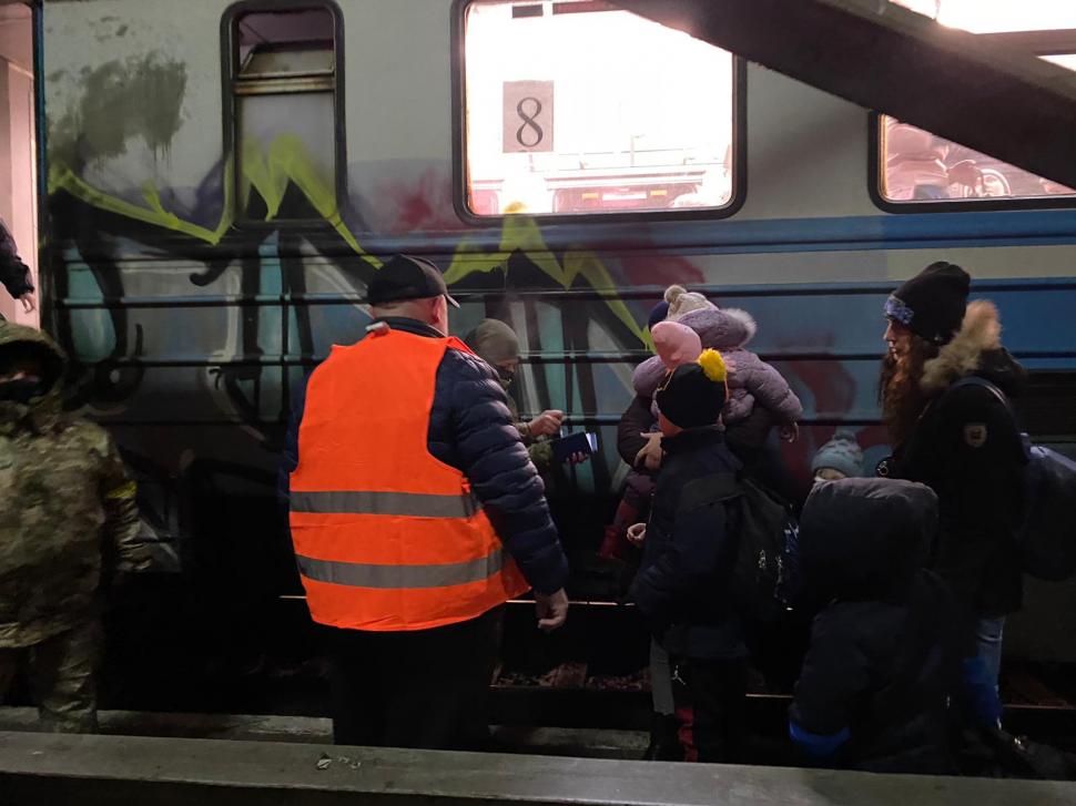 Război în Ucraina. Un loc în tren, înseamnă un loc la viaţă | În Lvov lupta pentru supraviețuire se duce peste tot 753996