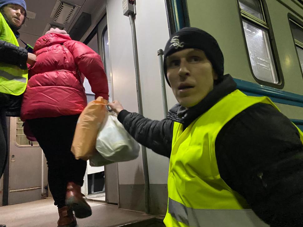 Război în Ucraina. Un loc în tren, înseamnă un loc la viaţă | În Lvov lupta pentru supraviețuire se duce peste tot 753997