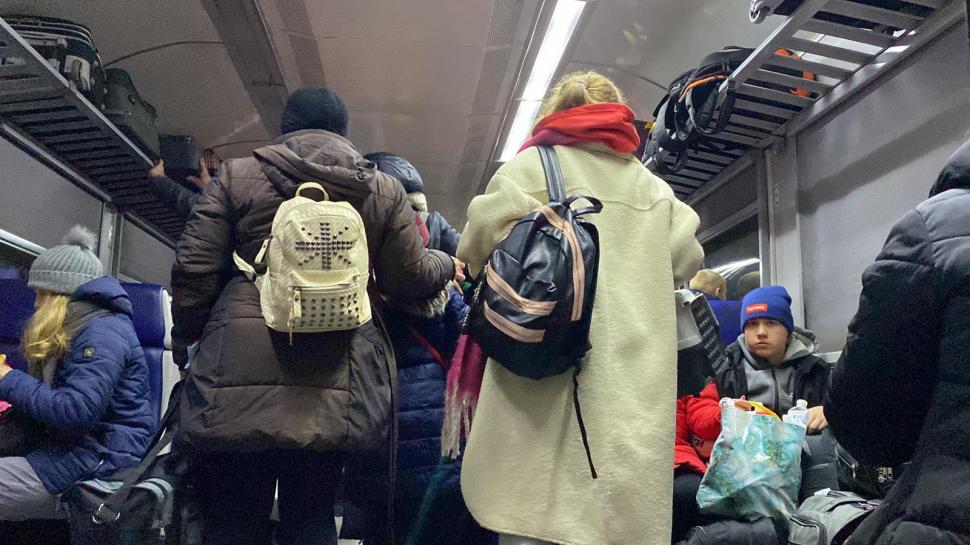Război în Ucraina. Un loc în tren, înseamnă un loc la viaţă | În Lvov lupta pentru supraviețuire se duce peste tot 753998