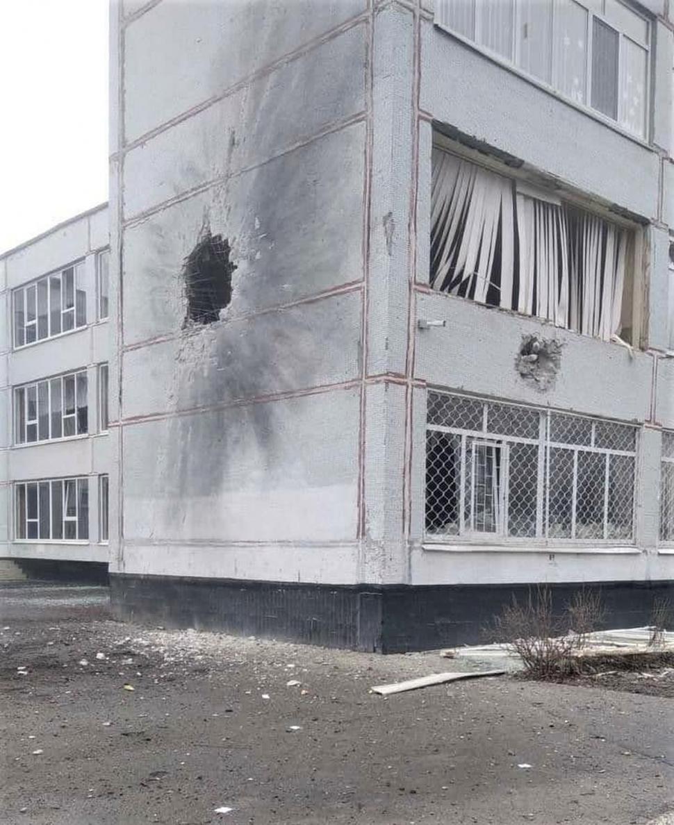 Rușii distrug tot ce le apare în cale! Școală din Harkov, bombardată de tancuri 753959