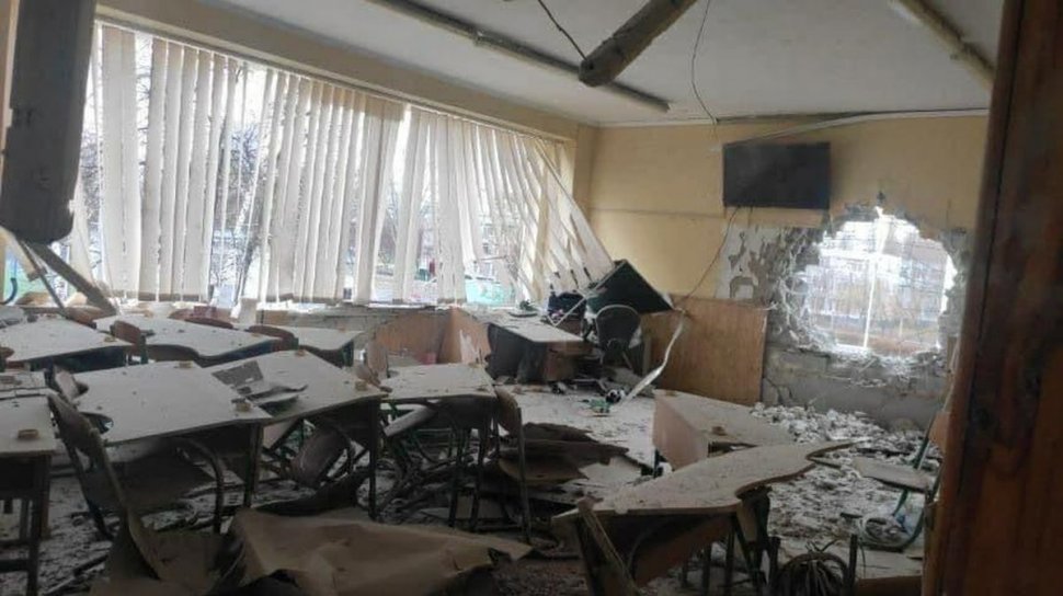 Rușii distrug tot ce le apare în cale! Școală din Harkov, bombardată de tancuri