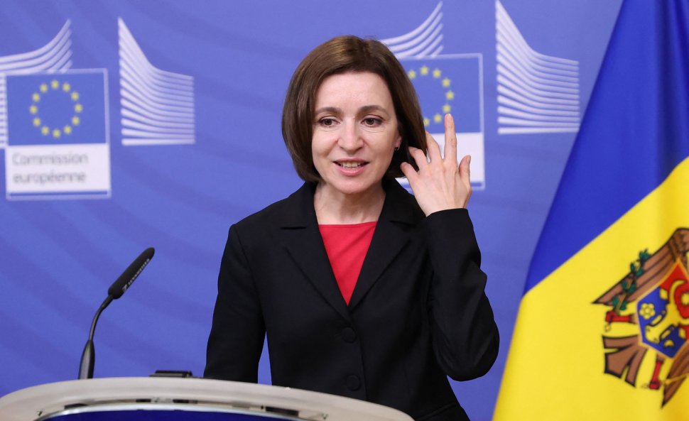 Maia Sandu semnează cererea Republicii Moldova de aderare la Uniunea Europeană 