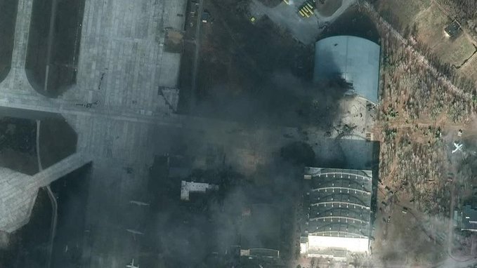 20 de vehicule rusești, distruse în apropierea bazei aeriene Hostomel, anunță Ministerul Apărării din Ucraina