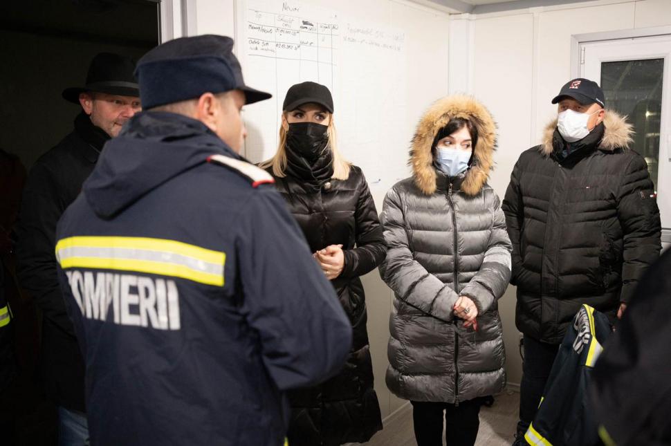 Gabriela Firea, printre refugiații ucraineni: ”Bebelușii în cărucioare și copiii erau uzi și înfrigurați” 754330