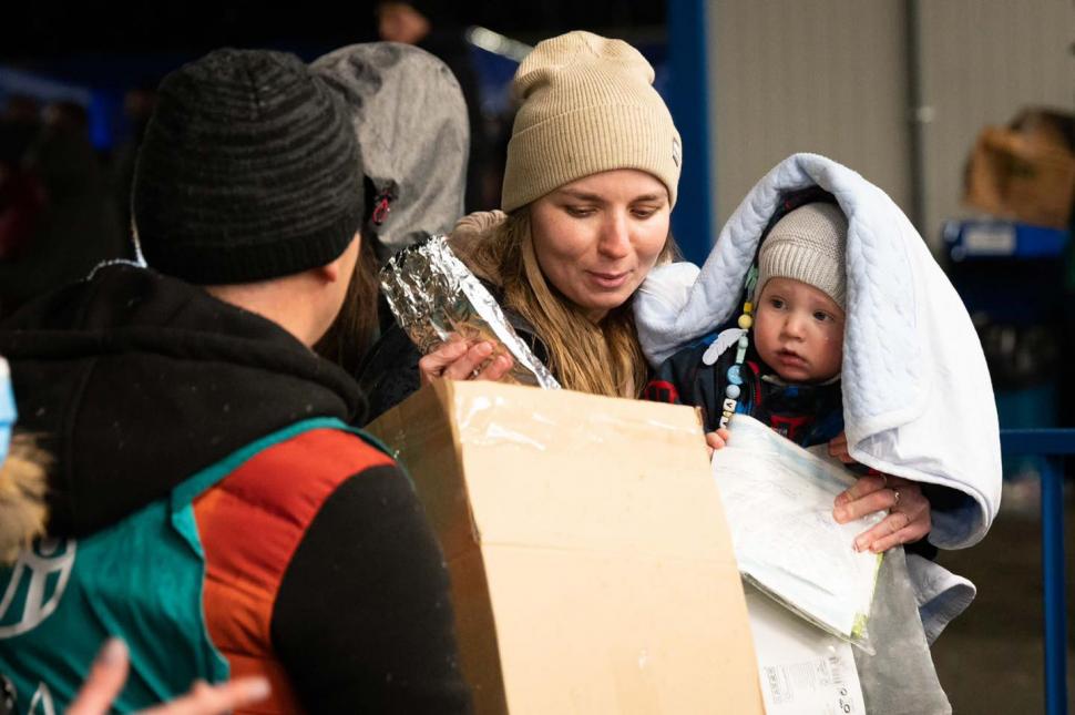 Gabriela Firea, printre refugiații ucraineni: ”Bebelușii în cărucioare și copiii erau uzi și înfrigurați” 754333