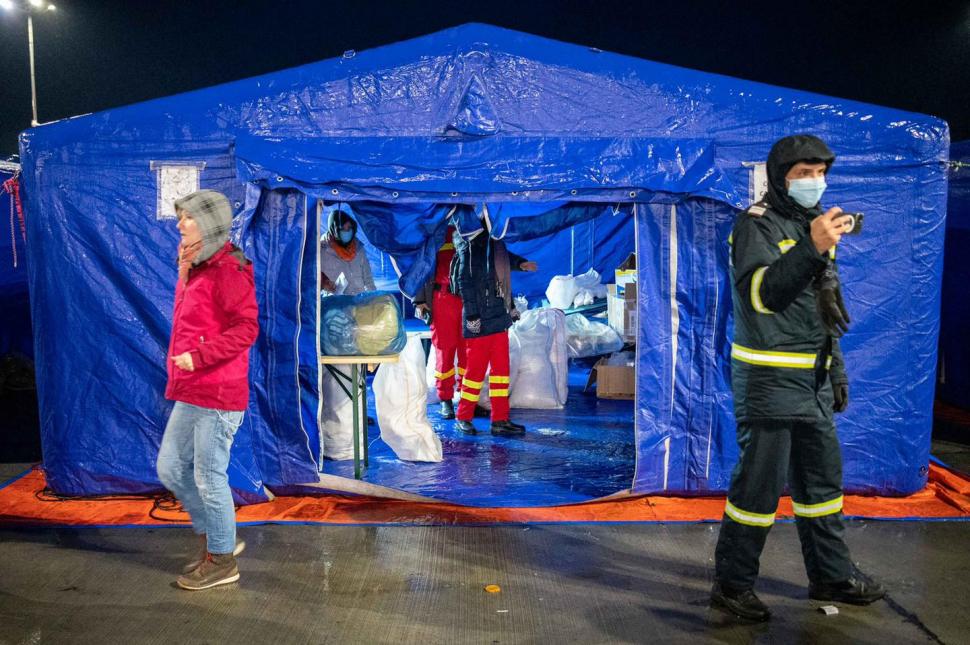 Gabriela Firea, printre refugiații ucraineni: ”Bebelușii în cărucioare și copiii erau uzi și înfrigurați” 754334