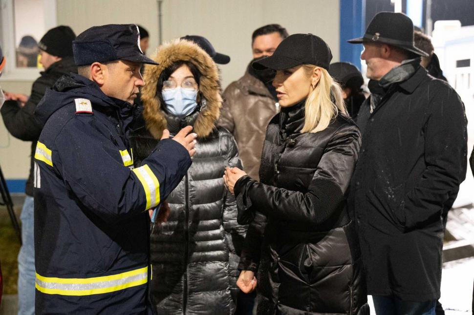 Gabriela Firea, printre refugiații ucraineni: ”Bebelușii în cărucioare și copiii erau uzi și înfrigurați” 754335