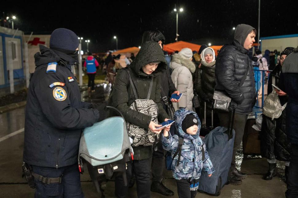 Gabriela Firea, printre refugiații ucraineni: ”Bebelușii în cărucioare și copiii erau uzi și înfrigurați” 754337