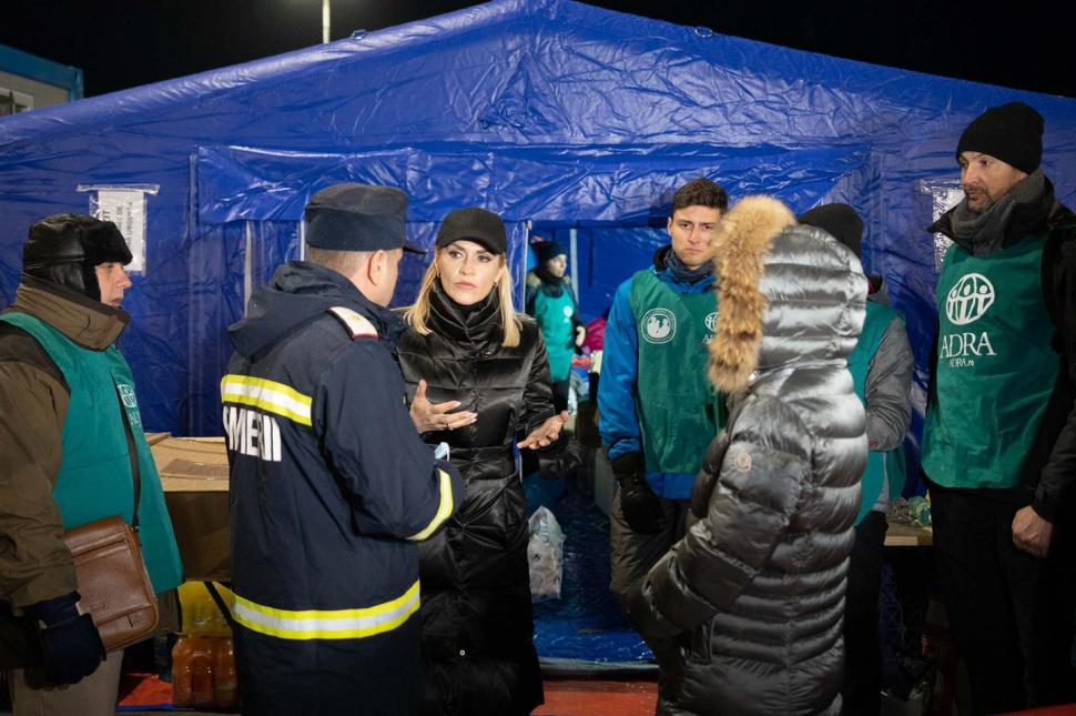Gabriela Firea, printre refugiații ucraineni: ”Bebelușii în cărucioare și copiii erau uzi și înfrigurați” 754343