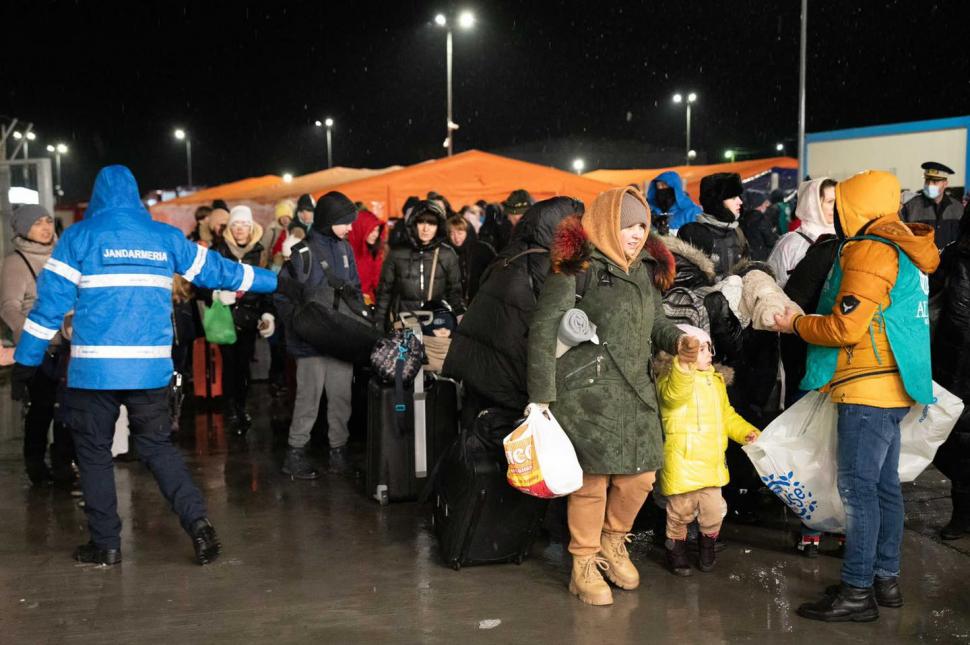 Gabriela Firea, printre refugiații ucraineni: ”Bebelușii în cărucioare și copiii erau uzi și înfrigurați” 754344