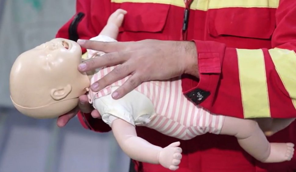 Ce faci când bebelușul se îneacă | Măsuri de prim-ajutor în caz de înec la copii