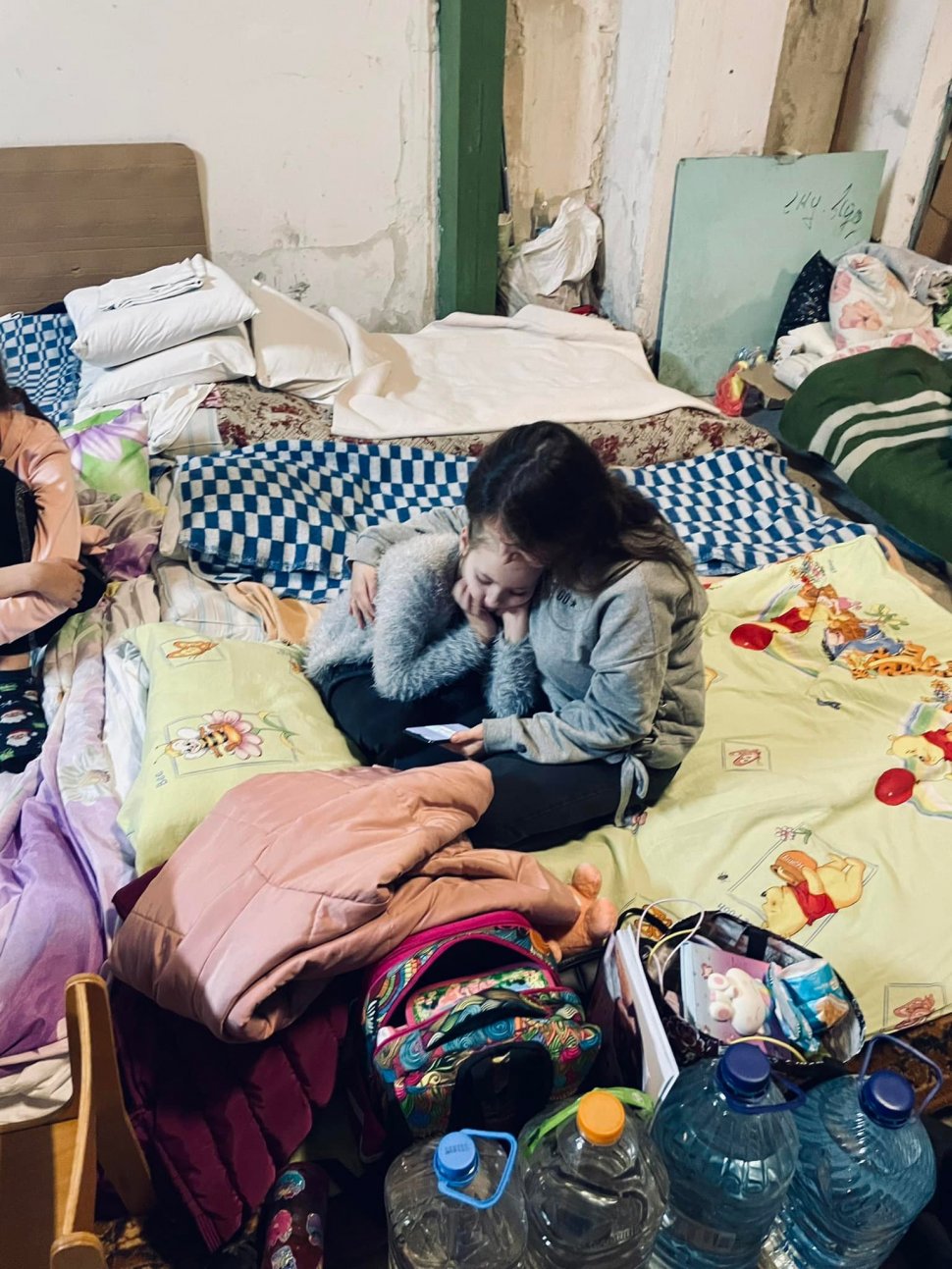 O tânără din Harkov, oraş bombardat de ruşi, spune că mama ei aflată la Moscova nu o crede că e în pericol.  "Le spală creierii oamenilor"
