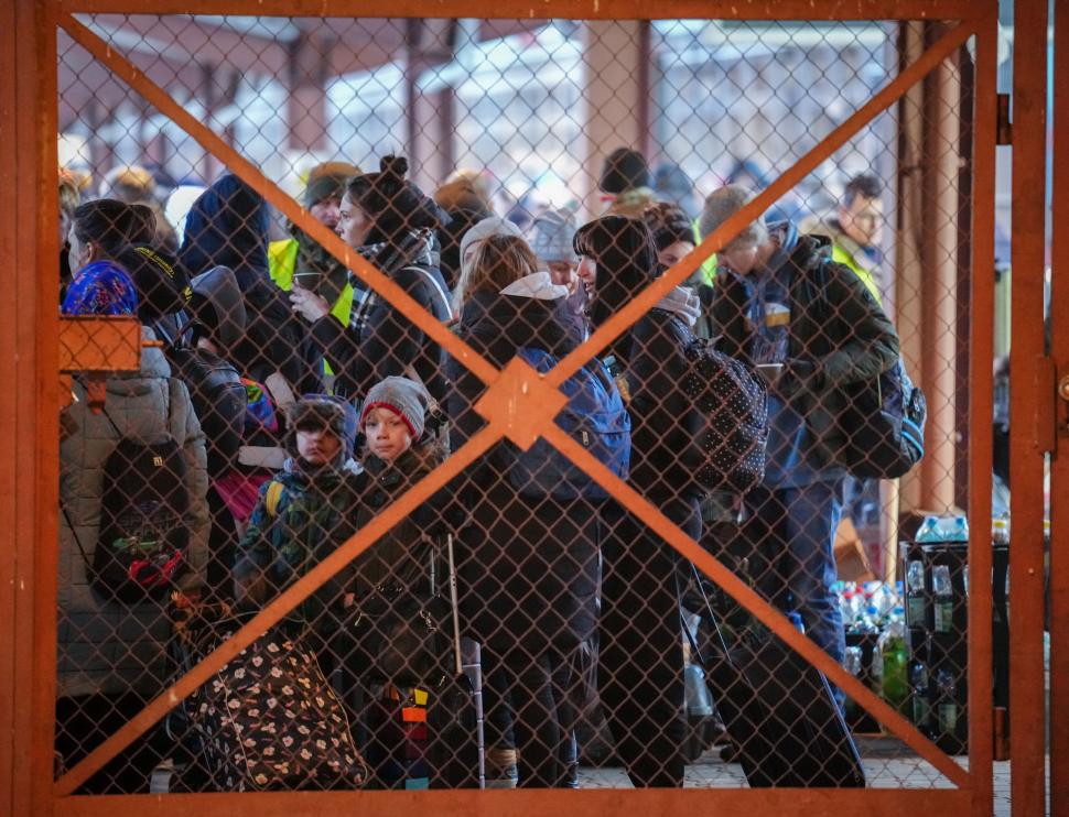 Tren cu 1.600 de refugiaţi din Ucraina a ajuns la Bucureşti. "A fost teribil, îngrozitor | Harkiv a fost transformat în Stalingrad, Kiev a fost bombardat" 754398