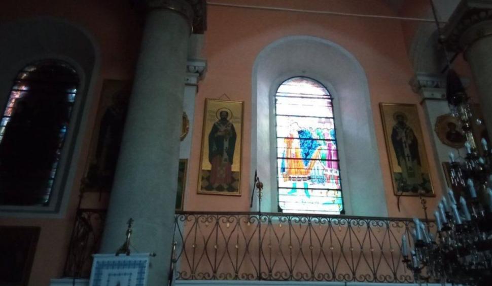 Vitraliile bisericilor din Ucraina demontate pentru a fi protejate de bombardamentele ruşilor 754388