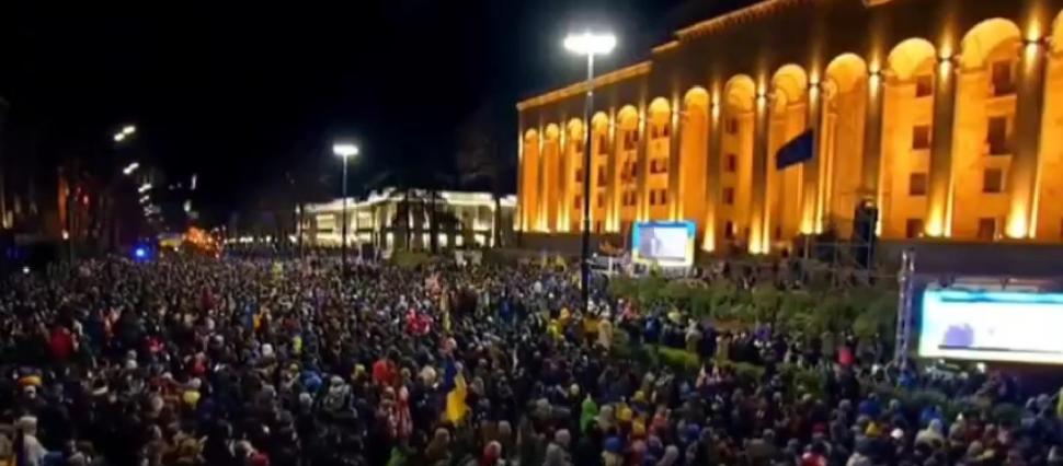 Volodimir Zelenski, discurs emoționant pentru cetățenii Europei. A fost ovaționat pe străzile din Praga şi Tbilisi 754545