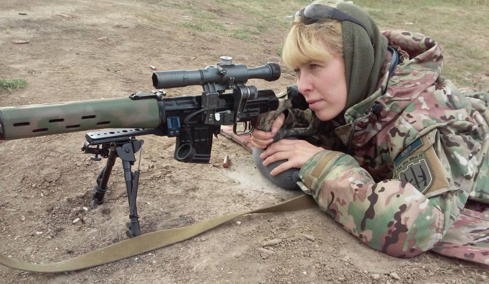 Olena, una dintre primele femei înrolate în armata din Ucraina: ”E ţara mea, e pământul meu. Vreau să o apăr”