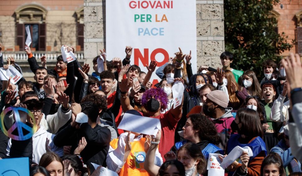 Italienii au ieșit în stradă pentru susținerea Ucrainei. Mii de oameni se revoltă împotriva Rusiei, la Roma