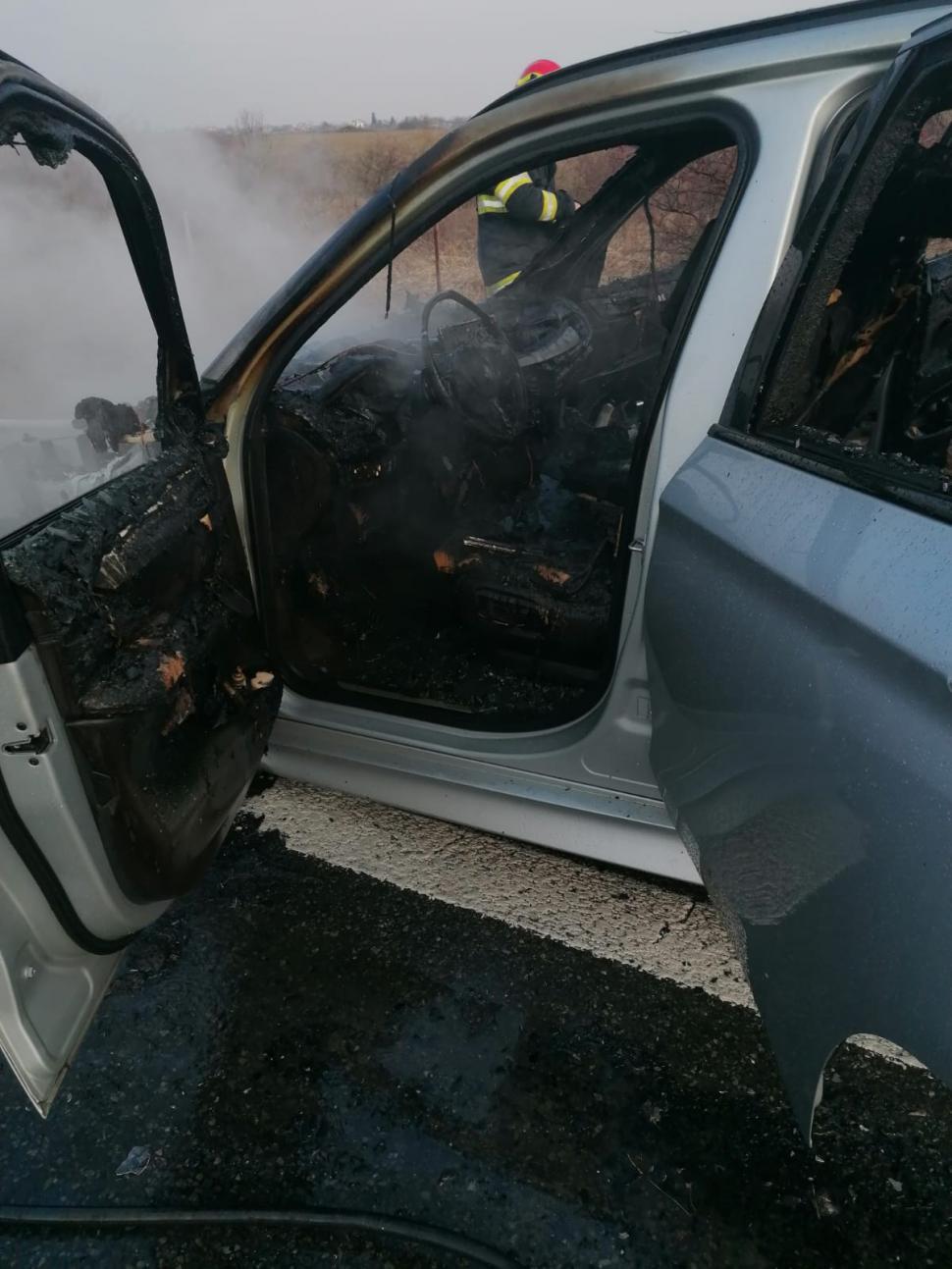 Trafic oprit pe Autostrada București-Pitești, după ce o mașină a luat foc 754570