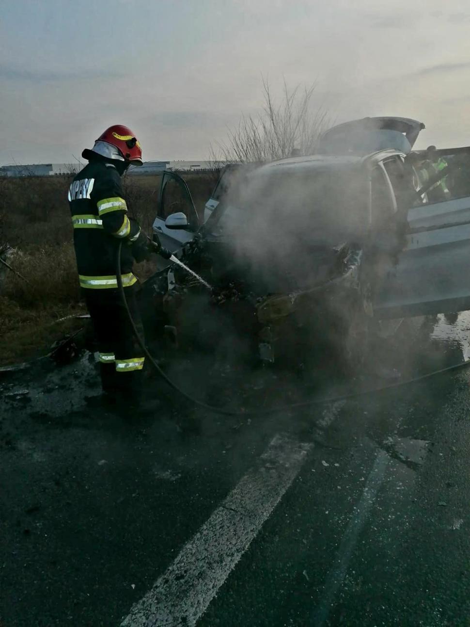 Trafic oprit pe Autostrada București-Pitești, după ce o mașină a luat foc 754572
