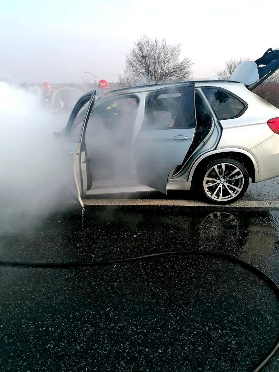 Trafic oprit pe Autostrada București-Pitești, după ce o mașină a luat foc 754574