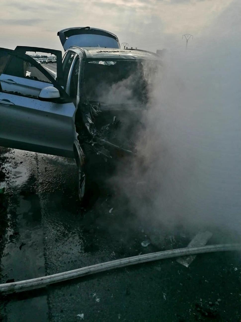 Trafic oprit pe Autostrada București-Pitești, după ce o mașină a luat foc 754575