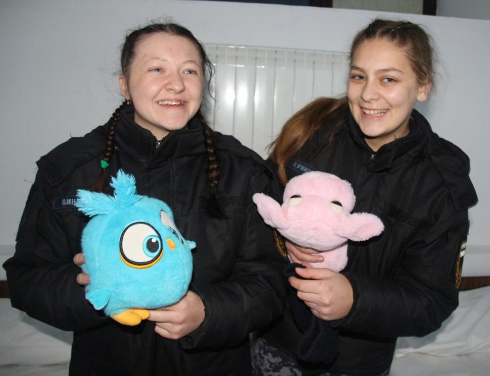 Liceeni refugiați din Ucraina, primiți cu flori, dulciuri și mărțișoare de elevii de la Colegiului Militar din Breaza 754703