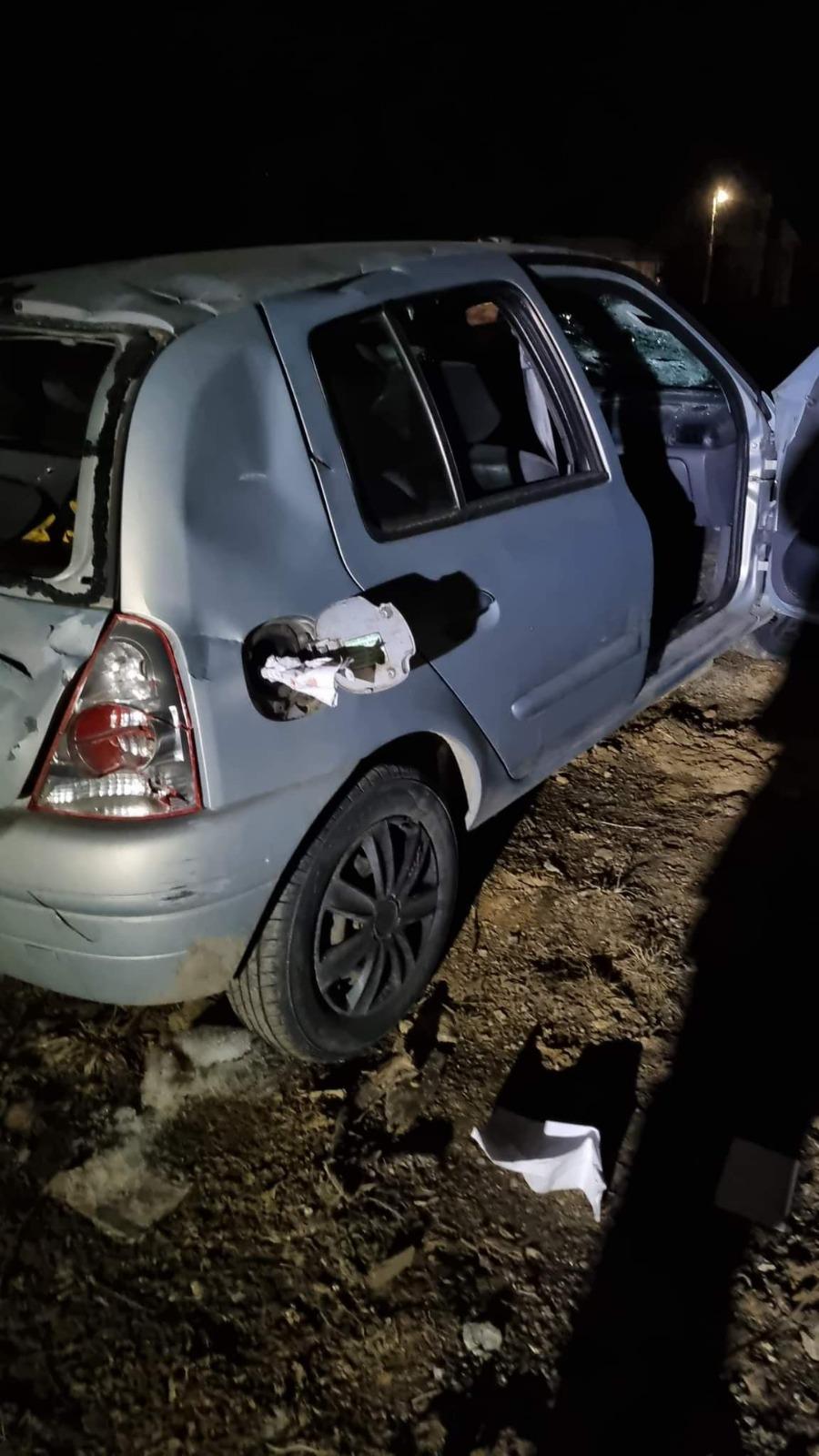 Patru tineri atacaţi cu topoarele şi o maşină distrusă, pentru o datorie de 50 de lei, la Borşa 754772