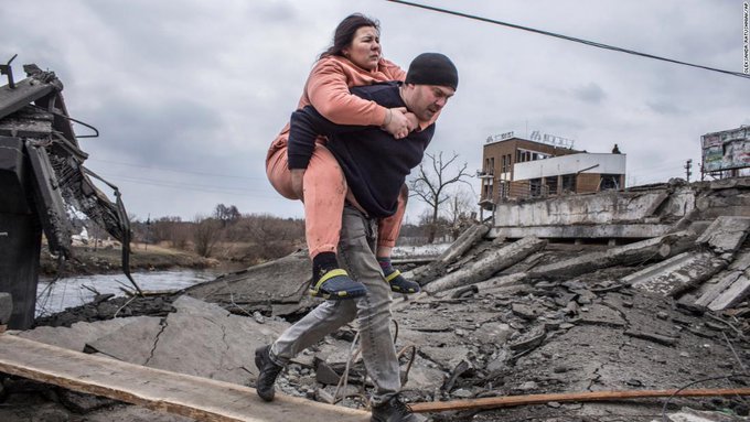 Moscova spune că va permite evacuarea civililor din Ucraina, dar în Rusia și Belarus