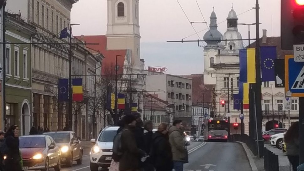 Oraşul din România unde steagurile naţionale au fost înlocuite cu cele ale Ucrainei