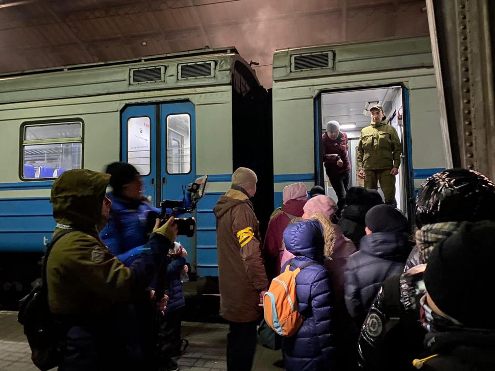 Strigătul disperat al mamelor din Ucraina: "Copiii noştri stau în subsoluri, fără apă, fără mâncare. Când închid ochii, văd doar explozii" 755155