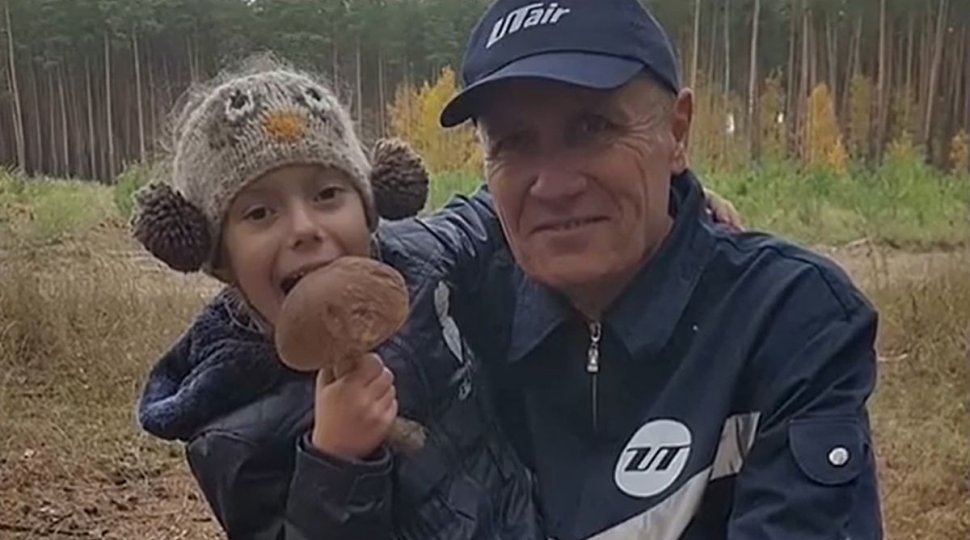 Fetiță de doar 7 ani, ucisă în Ucraina de o bombă cu fragmentație. Bunicul ei a încercat să o protejeze, dar a murit pe loc