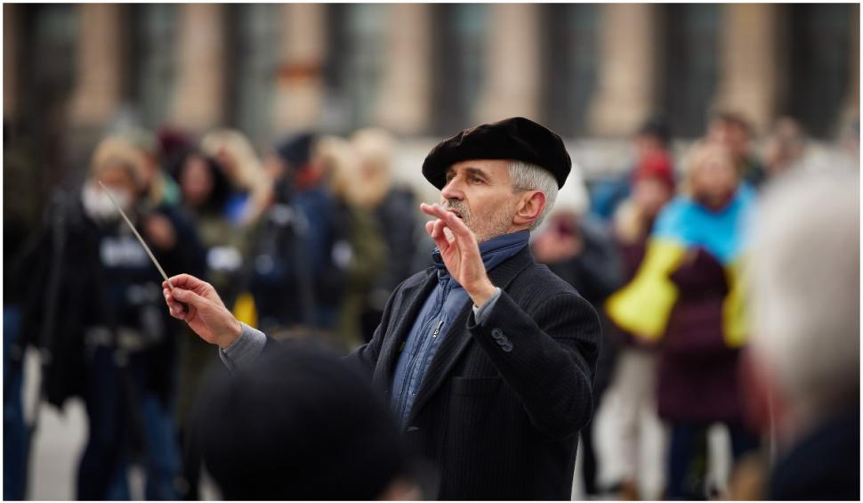 O orchestră a interpretat imnul național al Ucrainei în centrul Kievului pe măsură ce rușii avansează spre capitală 755356