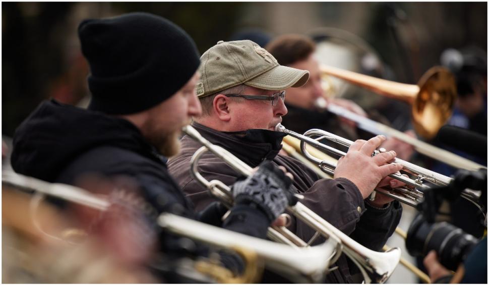 O orchestră a interpretat imnul național al Ucrainei în centrul Kievului pe măsură ce rușii avansează spre capitală 755359