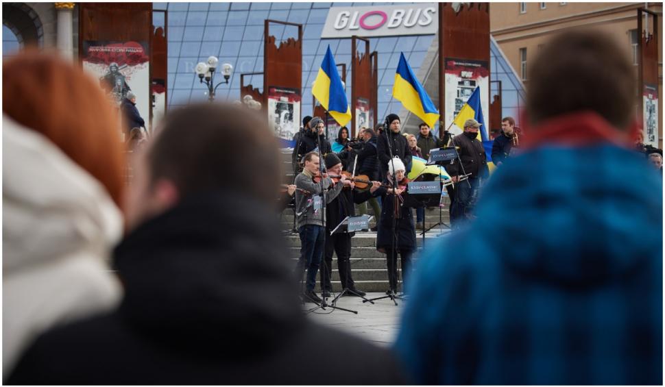 O orchestră a interpretat imnul național al Ucrainei în centrul Kievului pe măsură ce rușii avansează spre capitală 755360